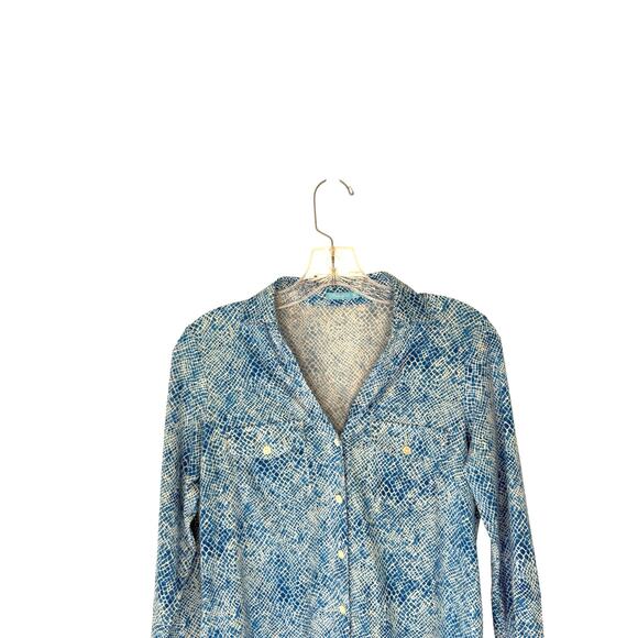 J. McLaughlin Button Up Blouse Blue White Stretch Croc Print V-Neck Size XS - Picture 5 of 11